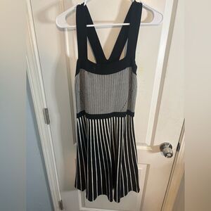 Melonie t Black and White Striped knit mini Dress size m EUC